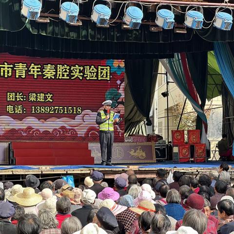 “预热122”  【交警“赶集”忙宣传，“一盔一带”记心间】