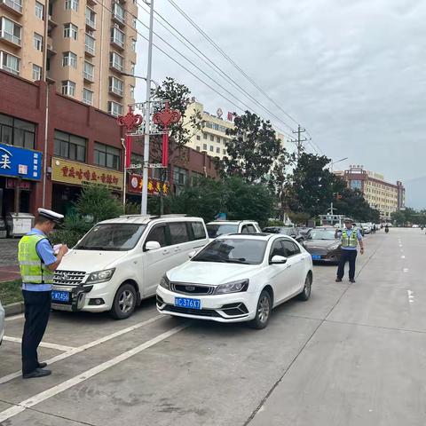 【眉县交警持续开展车辆违停整治 净化辖区道路通行秩序】