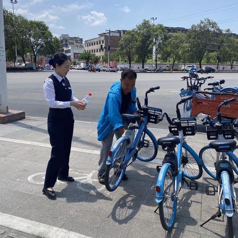 工行驿站-致敬最美劳动者      江油火车站支行