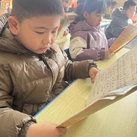 沐浴书香 幸福成长——寻找一（5）班最美读书小明星