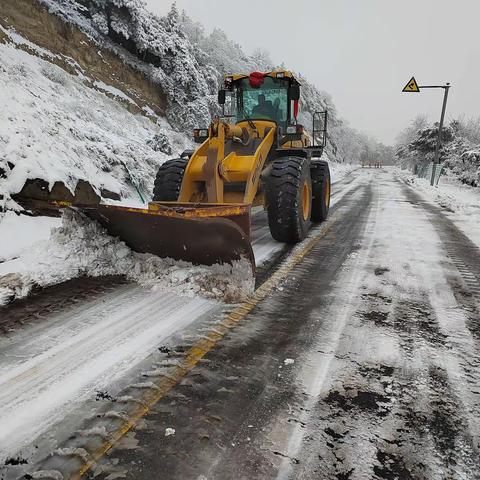 运城公路分局运城段积极应对降雪，全力以赴保畅通