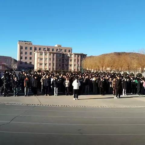 “拔河比赛促团结 凝心聚力展风采”——隔河头初级中学拔河比赛活动