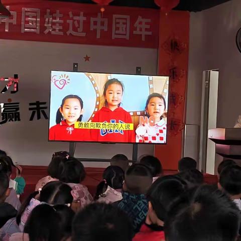 "与法制同行 为成长护航"                    ——黄营幼儿园法制教育宣传