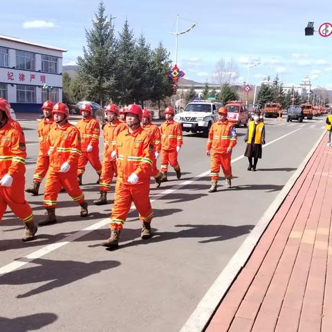 最冷小镇社工在“五•六大火反思日”开展防火宣传活动