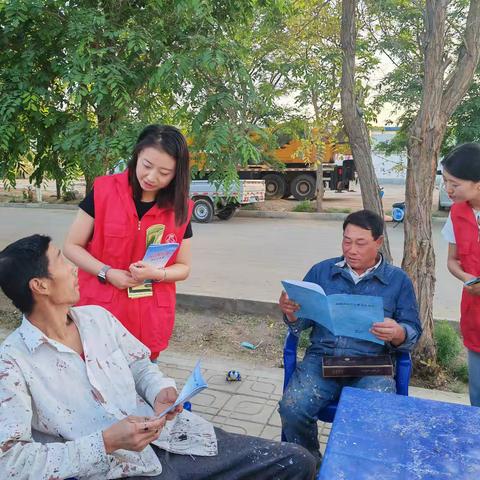 “争做普法领头雁，贡献禁毒她力量”红砂岗镇妇联开展普法乡村行暨禁毒宣传活动