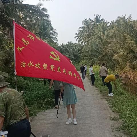 2024年4月24日，重兴社区居民委员会治水中队组织居“两委”干部、党员、居民群众前往“砂荖河”流段开展“六水共治”治水清污活动。