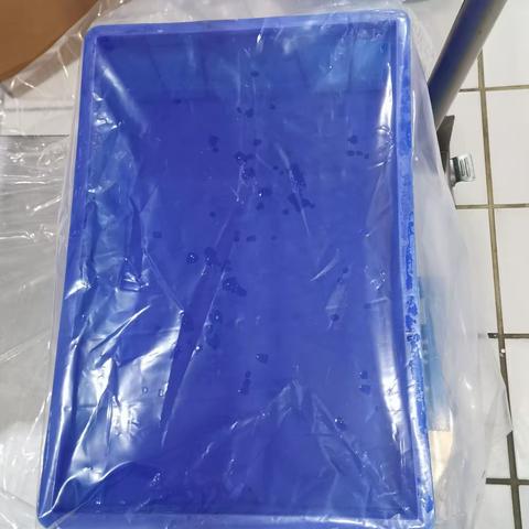 2.11丙夜利乐冠线3536＃清洁活动: 目的:旋盖前清洁及消毒，削减霉变类投诉，提升产品质量 参与人:孙晓东，宋学娥，王宝霞 活动模块:盖仓清洁消毒，旋盖机清洁，吹水装置清洁浸泡，链条护栏清洁