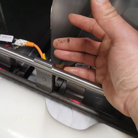 3.18丙夜包线后段3536＃旋盖机深度清洁活动。参与人:孙晓东，宋学娥，王宝霞，马丹丹，张立艳