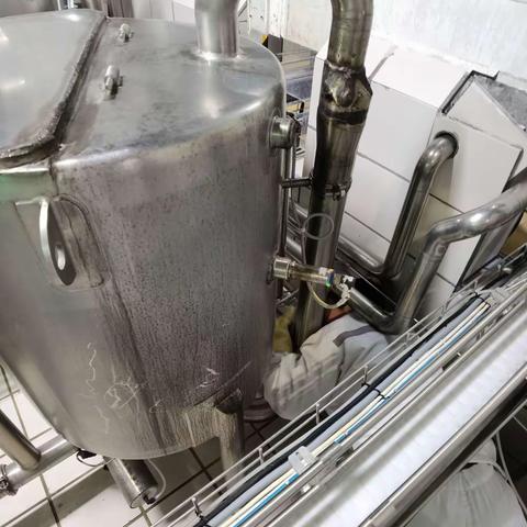 3.24丙夜包线后段清净运动-利乐冠利乐冠2728＃、优酸乳线2526＃ 清洁内容:灌装出包口、链条及护栏、旋盖机深度清洁、抓包机内部清洁、开封箱机区域胶渍清理，优酸乳装箱机内部清洁