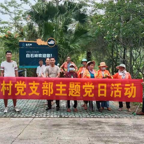 七叉镇乙在村委会开展“人居环境卫生整治”活动