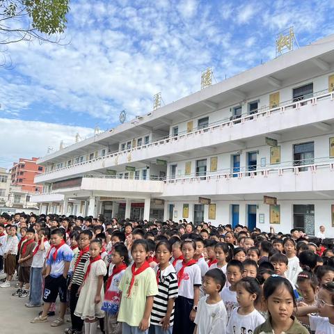 “新学期，新希望——师生安全第一课”   南照镇中心小学升旗仪式