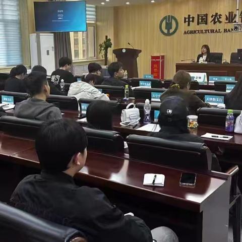 大东支行开展中央八项规定精神青年理论学习小组