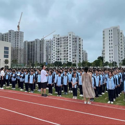 沐浴阳光，倾听心底的声音 ——记洋浦经济开发区第二中学学生心理健康教育讲座