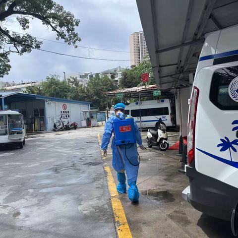 三亚中心医院开展预防登革热环境整治工作