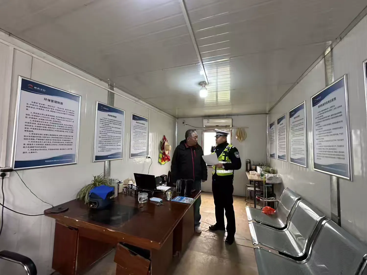 简篇-眉县交警开展“开工第一课” 筑牢复工复产交通安全防线