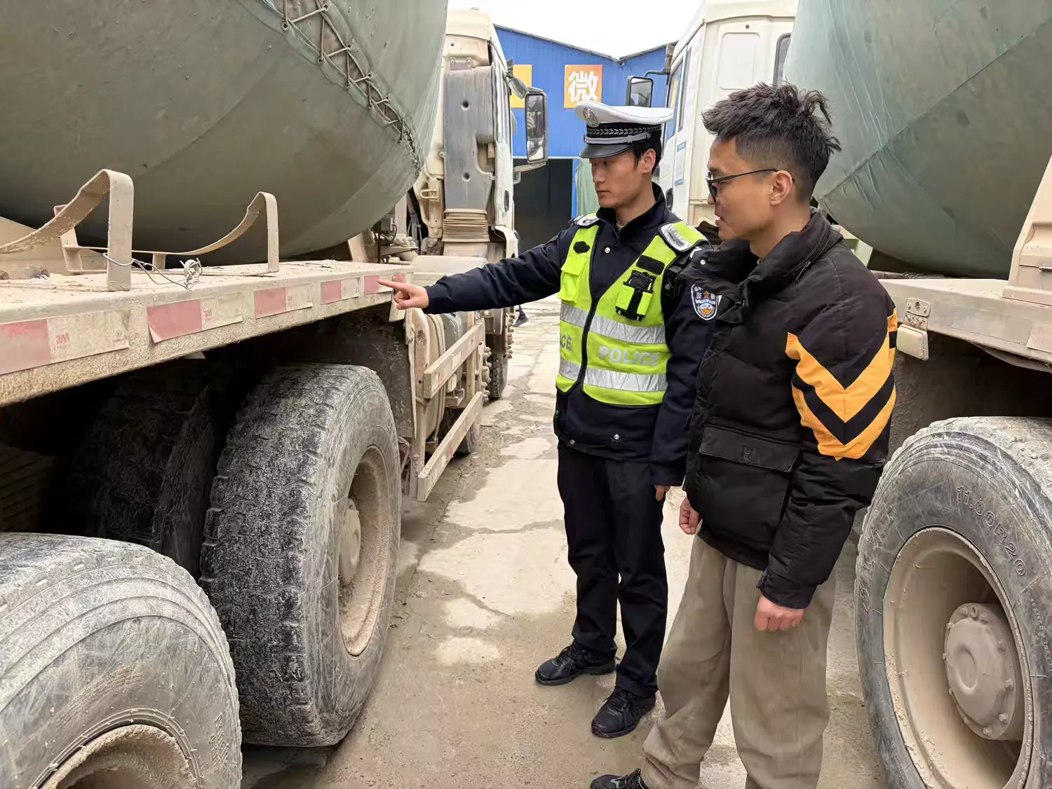 简篇-眉县交警开展“开工第一课” 筑牢复工复产交通安全防线