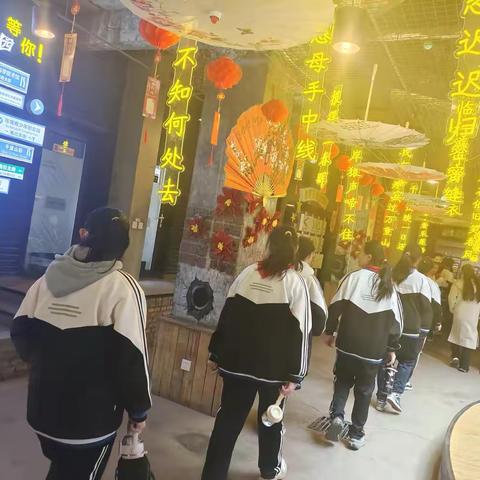 探索创新天地，点亮少年梦想——乌海市第二中学七年级学子走进青少年创意园   ‍ ‍ ‍ ‍