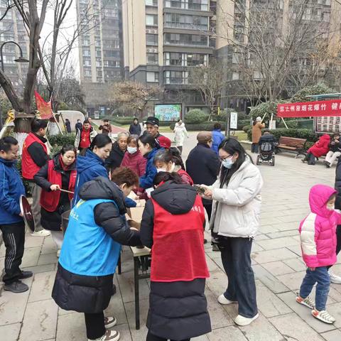 【美好生活  今日杜桥】       粥香传情  邻里同心 ---西华社区开展腊八节送粥活动
