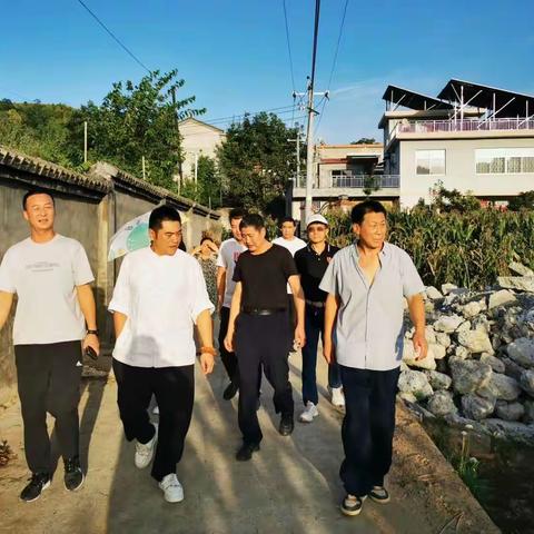 台商吕长生来山考察中药材产业项目