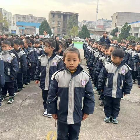 “总结收获，再续美好。”2411班班级学12月总结