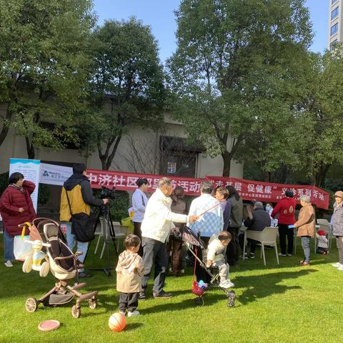白龙桥镇中济社区“走基层，促健康”义诊便民活动