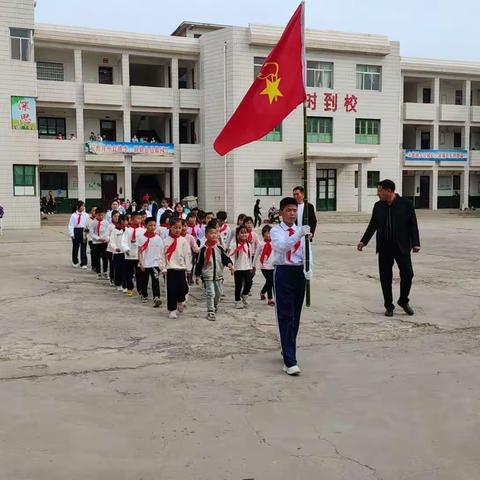 缅怀先烈   继承传统   争做好少年         ——北屯学校祭英烈活动