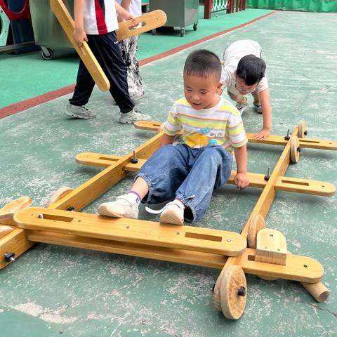 《小车体验记》——大二班螺母区游戏观察案例