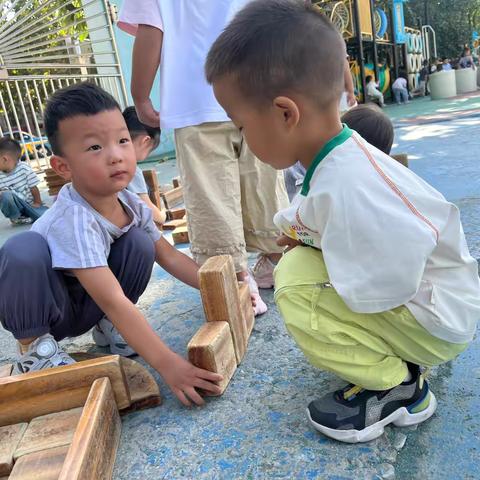 《乐园搭建记》——小三班积木区游戏案例