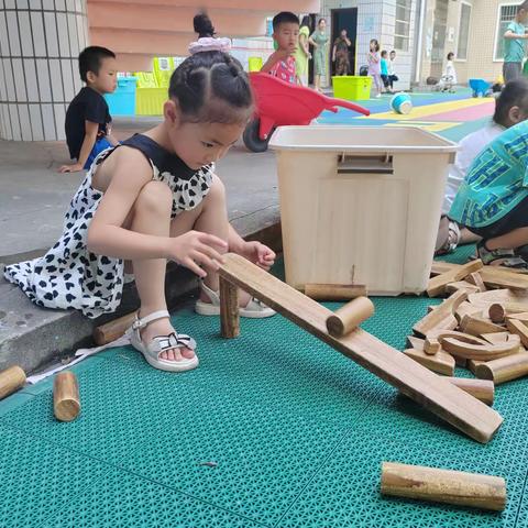 “点亮儿童生命，感悟游戏真谛”———白石渡镇中心幼儿园中班5月“安吉游戏”精彩片段分享