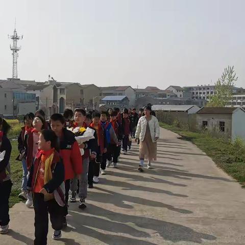 祭奠革命先烈 传承红色基因 —辛冲街中心小学清明节活动