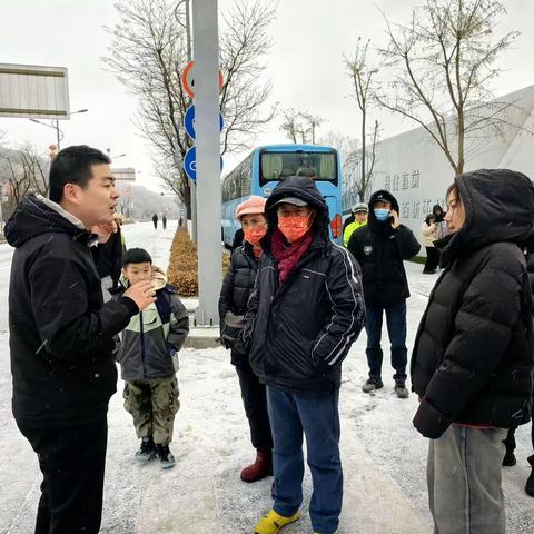 南泥湾镇：雨雪冰冻送温暖 热情服务有温度