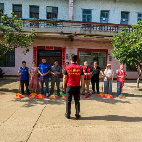 三门坡供销社联合庆丰居委会开展美德街防蚊灭蚊专项行动