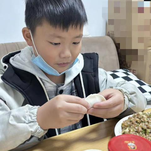 浓浓饺子香，暖暖冬至情 ——罗城学校164班迎冬至包饺子活动