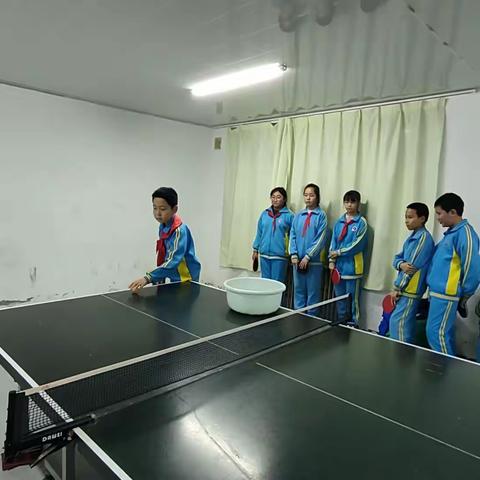 巴五小学六年级乒乓球社团