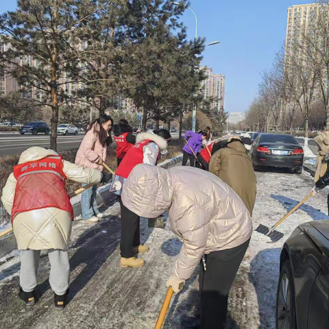 【蒙速办·呼宜办·帮办代办】敕勒川路街道电力腾飞社区开展“青城暖冬，为幸福点亮”扫雪除冰帮办代办活动