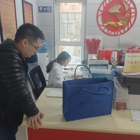 【蒙速办·呼宜办·帮办代办】敕勒川路街道电力腾飞社区为居民办理新生儿医保业务