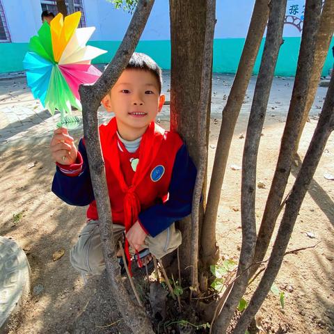 闫庄小学一一班快乐周四之秋花