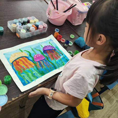 秀山第二小学一年级美术社团作业《水母》