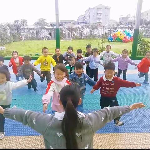 “爱，从拥抱开始”