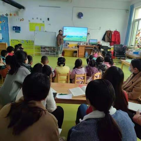 人和街道中心幼儿园第一分园数学活动——《一起去爬山》