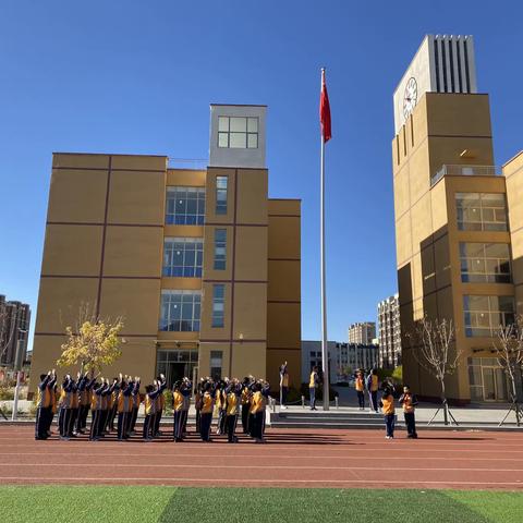 锡林浩特市第十二小学举行“做一个知法守法的好公民”主题升旗仪式