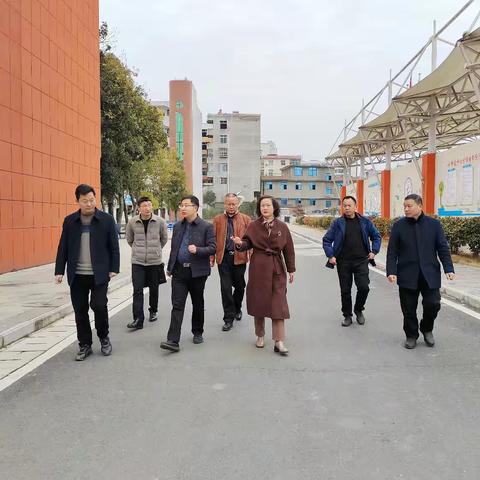 县政府调研组深入水坪镇中心学校开展春季开学及校园安全工作调研