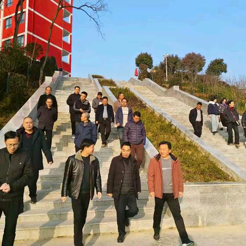 校际交流汲经验 携手共进促发展 ——水坪镇中心学校赴竹山县秦古中学参观交流