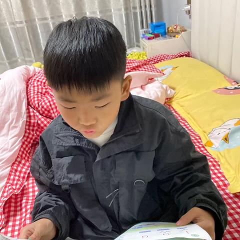 我是屠园中心小学一2班的倪子宸，我正在参加屠园中心小学“小手拉大手•全家爱阅读21天”。今天是我读书打卡第一天，我阅读的内容是《 剪窗花  》希望各位鼓励监督，我读书、我坚持，我成