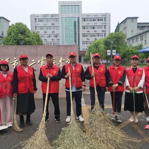 开展城市清洁 共建文明漯河 ——漯河市第二实验中学持续开展城市清洁志愿服务活动