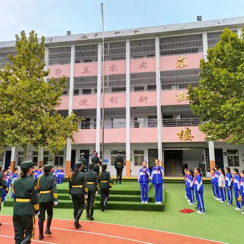 莘莘学子心 难忘恩师情——运城市第二实验中学六（2）中队升旗周