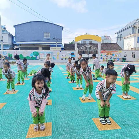 勐遮镇六一幼儿园曼根分园大班户外活动