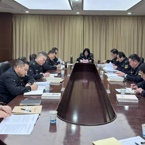综合执法支队召开党委理论学习中心组学习（扩大）会议