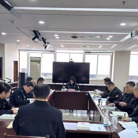 综合执法支队召开党委理论学习中心组学习（扩大）会议