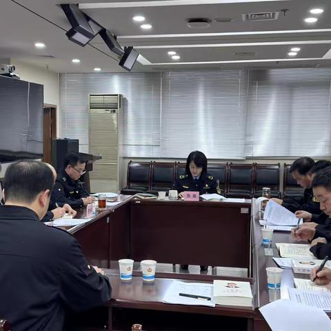 综合执法支队召开党委理论学习中心组学习（扩大）会议